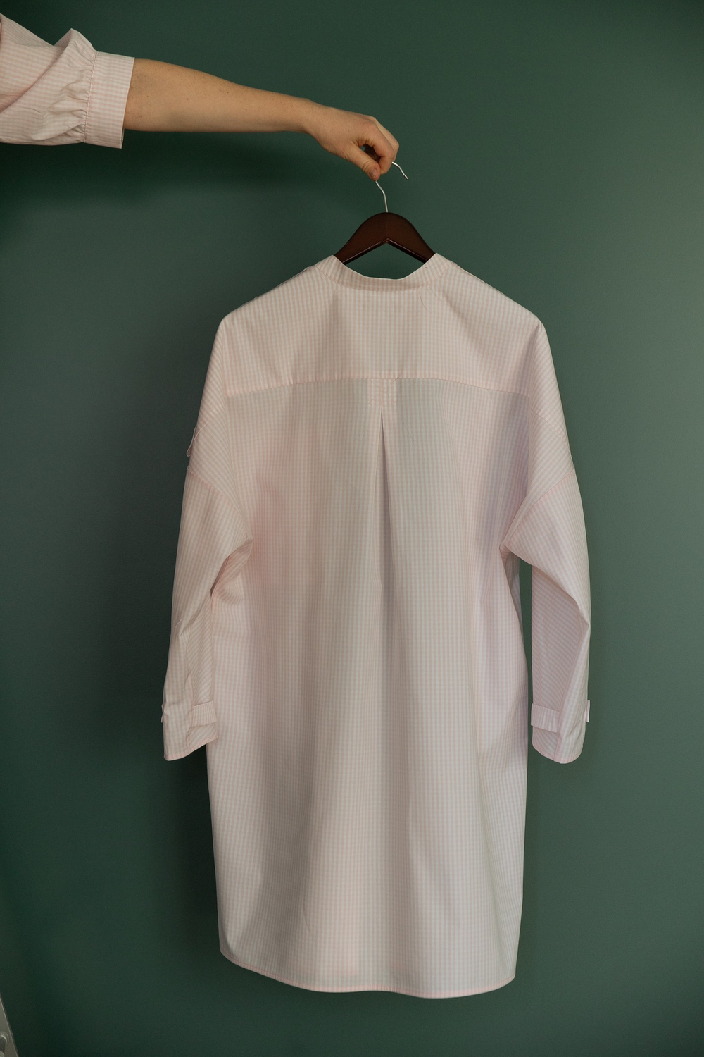 Розовое шёлковое платье-рубашка