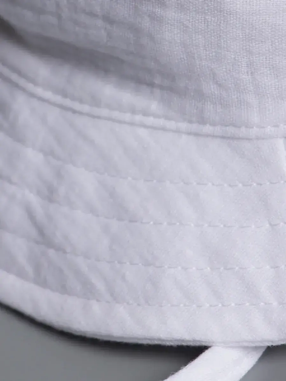 Белая детская панама на лето с завязками