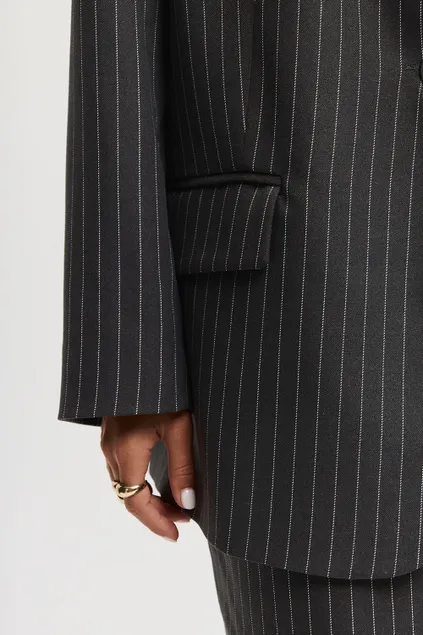 Пиджак свободный в полоску темно-серого цвета