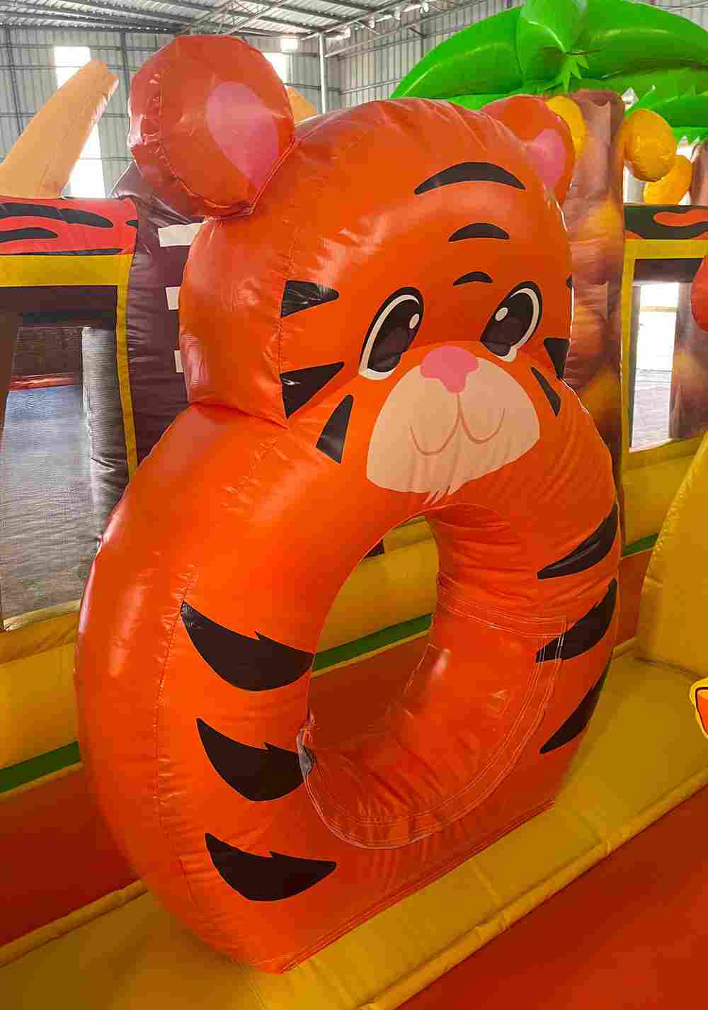 Коммерческий надувной батут «Сафари Ультра», 10*5*6 м.