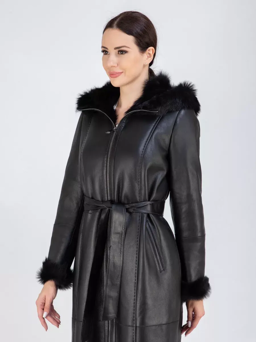 Дубленка зимняя с капюшоном натуральная