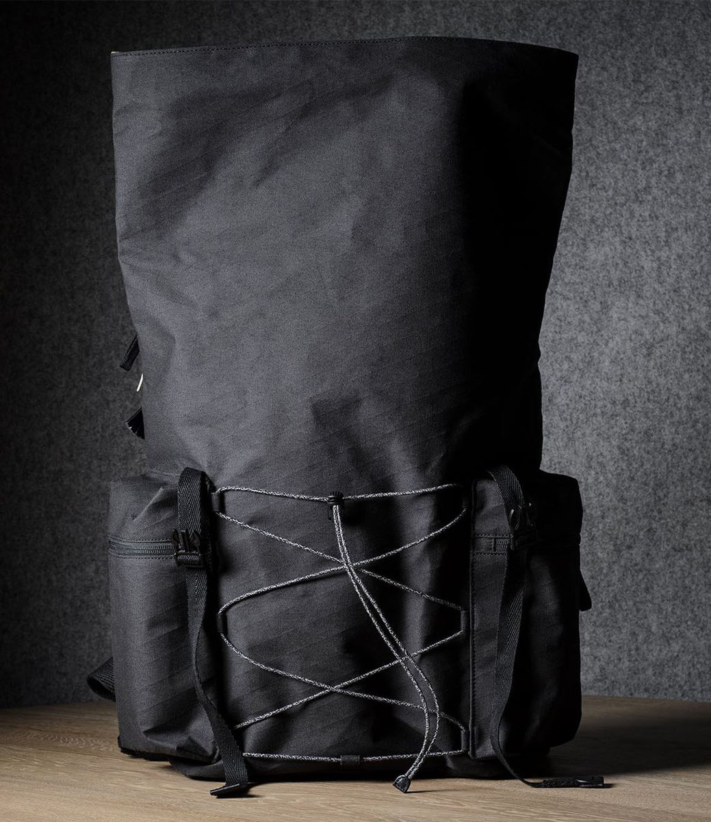 Hard Graft Roll-Top Black Charcoal — рюкзак для путешествий