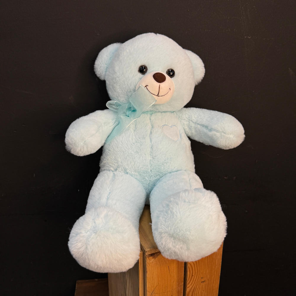 Медведь плюшевый голубого цвета