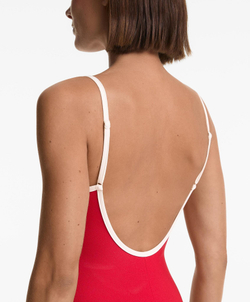 OYSHO Купальник-халтер с V-образным вырезом и контрастной отделкой, яркий красный