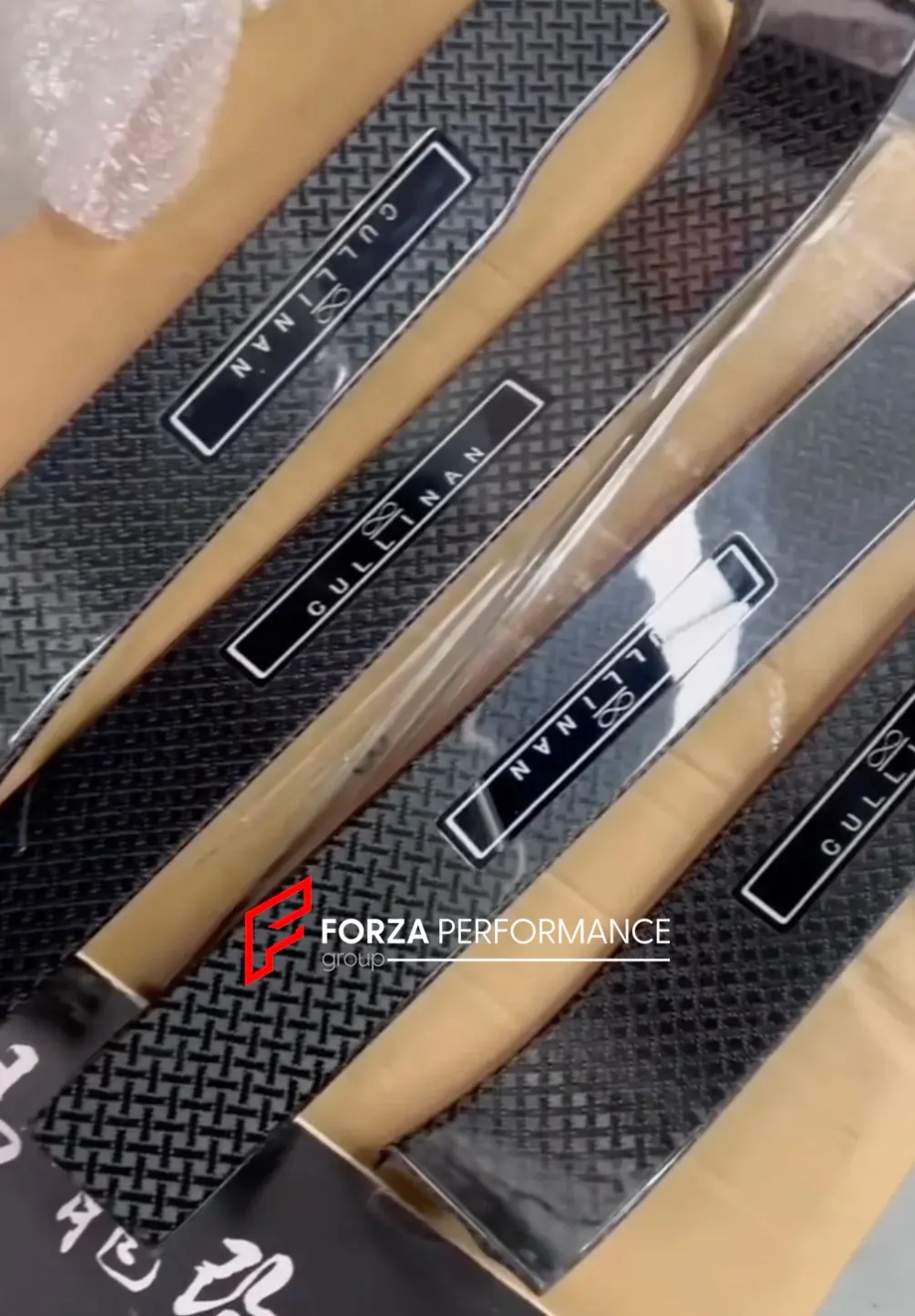 Пороги в стиле BLACK BADGE из карбона для ROLLS-ROYCE CULLINAN Ролс Ройс Куллинан