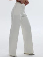 Брюки классические прямые молочный