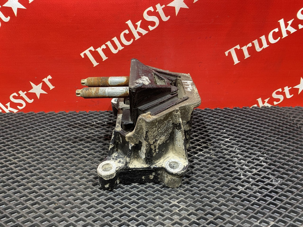 Подушка двигателя задняя 2017г