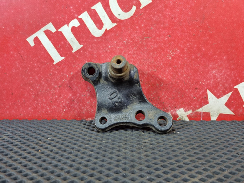 Кронштейн цилиндра подъема кабины