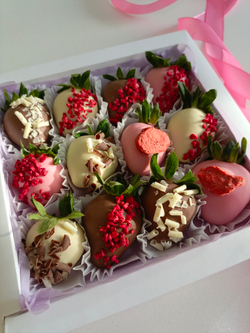 Клубника в шоколаде " Шоколадное ассорти"