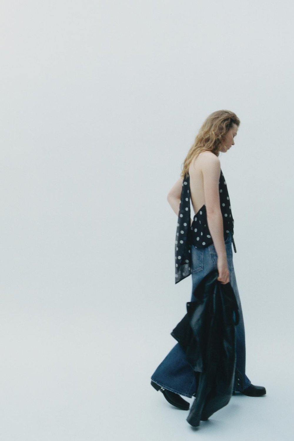 ZARA ТОП В ГОРОШЕК С ГОРЛОВИНОЙ ХАЛТЕР, МОРСКОЙ ТЕМНО-СИНИЙ