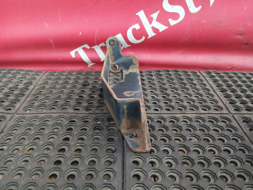 Кронштейн подножки правый 2017г