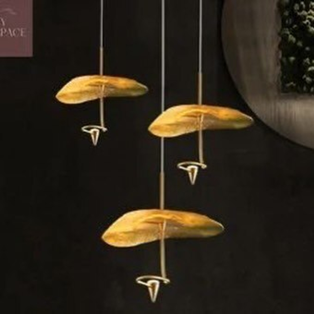 Элегантный подвесной светильник в современном арт-деко стиле.