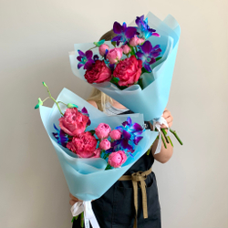 Букет с космической орхидеей и пионовидными розами. Букет 1101