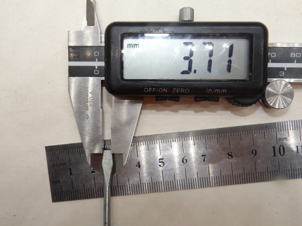 Отвертка шлицевая плоская (минусовая) 95х3.7х0.5мм (Карболитовая ручка) СССР