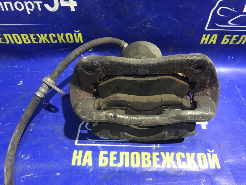 Суппорт тормозной передний левый Honda STEPWGN 2012