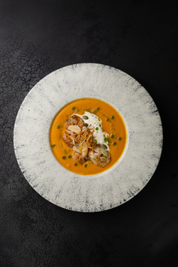 Крем-суп из тыквы и батата с креветками