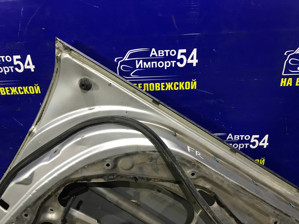 Дверь передняя правая TOYOTA IPSUM 1997