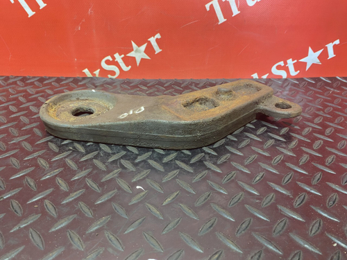 Кронштейн амортизатора нижний правый