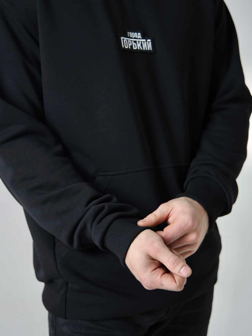 Свитшот мужской черный Город Горький с нашивкой