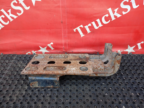 Кронштейн крыла переднего