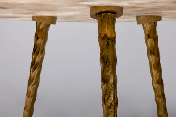 Кофейный столик со столешницей из белого агата, Ø80х35 см