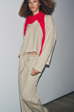 ZARA ТОЛСТОВКА В СТИЛЕ РУСТИК С V-ОБРАЗНЫМ ВЫРЕЗОМ, НЕЖНО-КОРИЧНЕВЫЙ