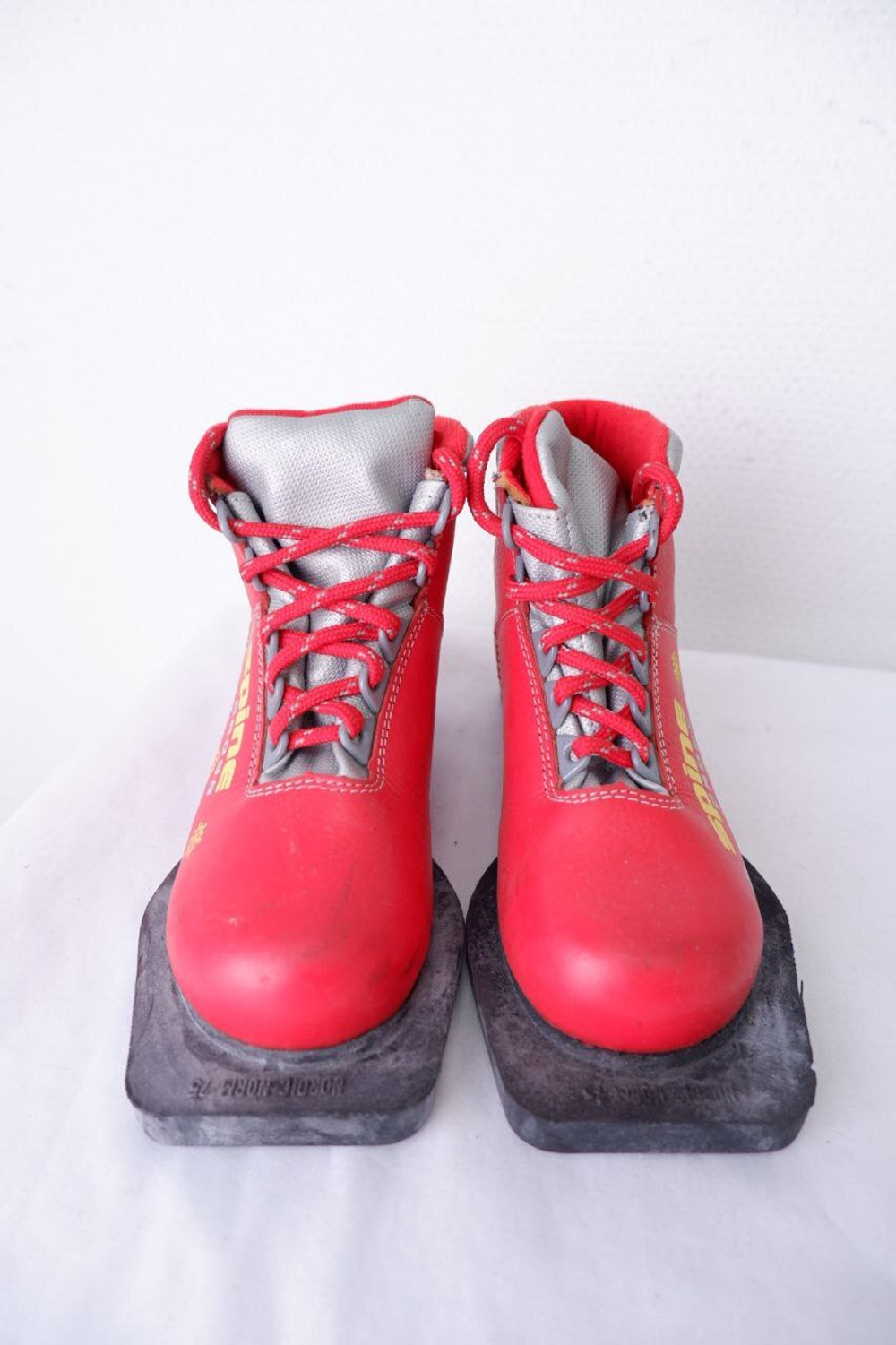 Ботинки Spine лыжные яркие 30 размер