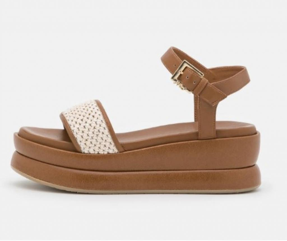 Туфли открытые MARC CAIN SB SQ.04 W07 654 в светло-коричневом цвете