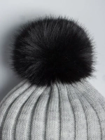 Шапка зимняя для девочки вязаная с помпоном