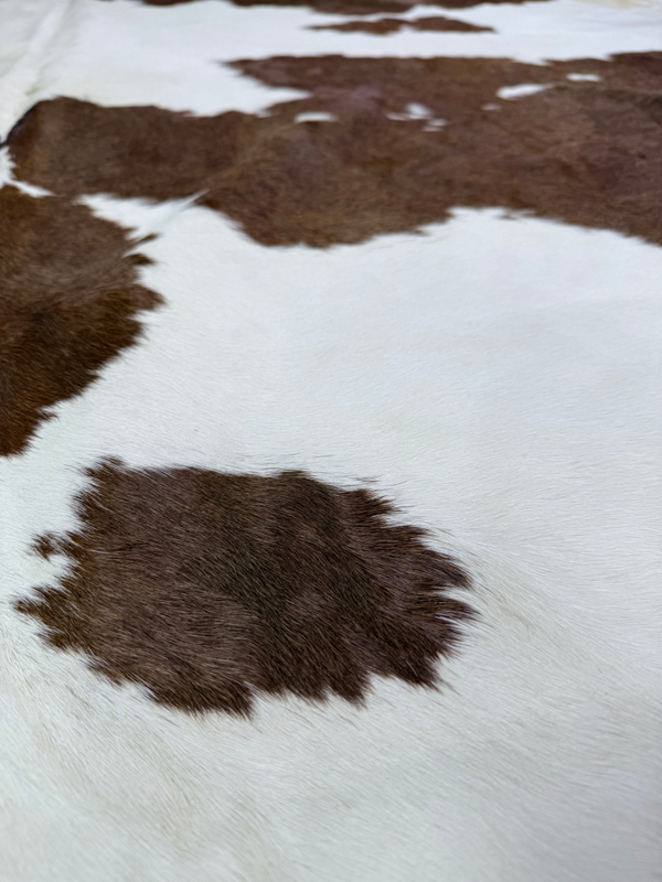 Коровья шкура на пол натуральная. 200 х 190 см