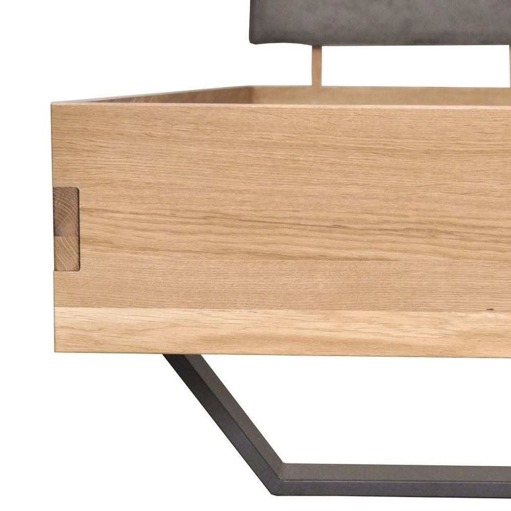 Двуспальная кровать Беллиссима 200х200 с основанием из дуба