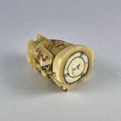 Статуэтка нэцкэ Монах с тыквой-горлянкой и персиком