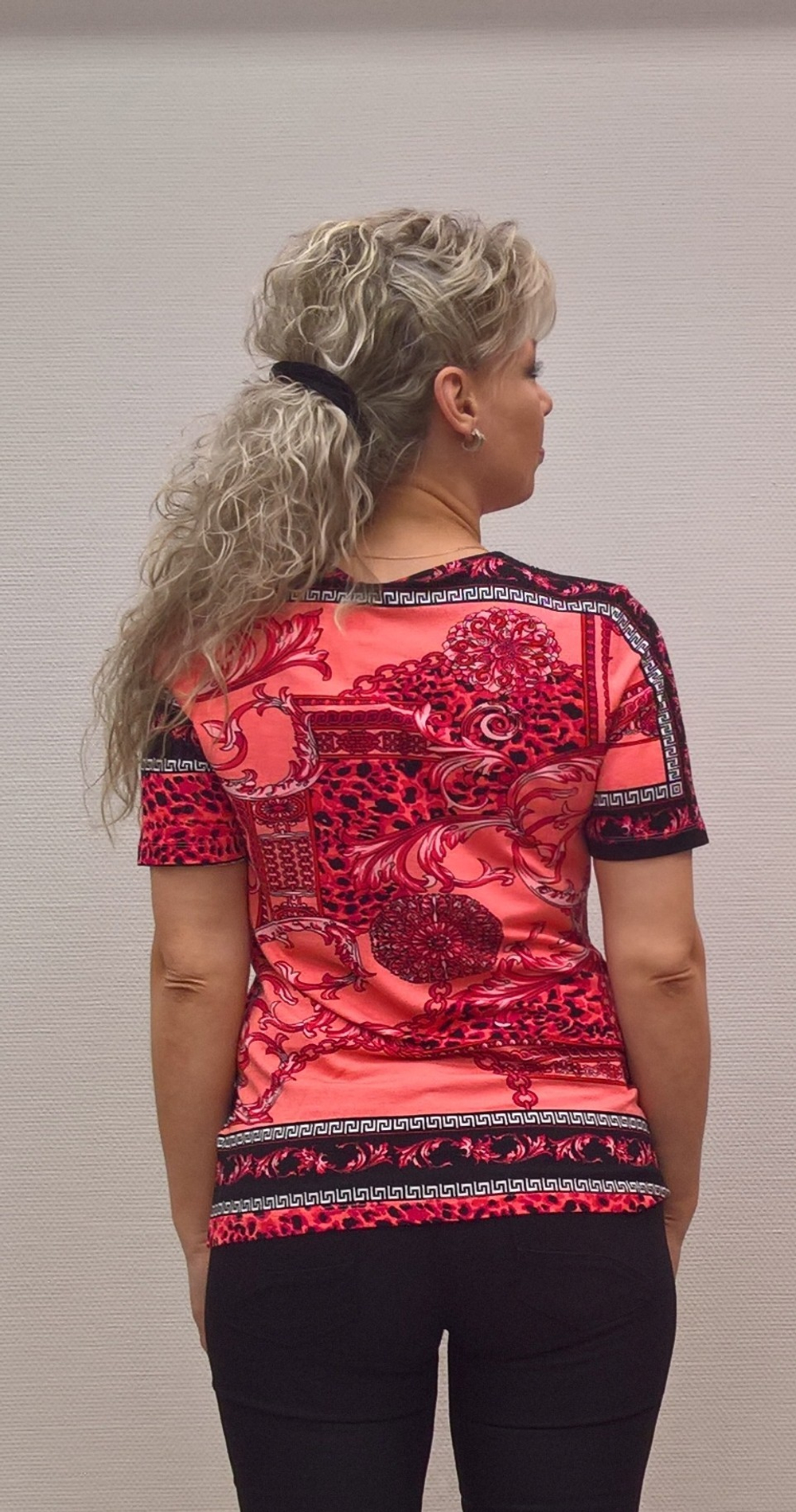 Нарядная трикотажная блуза