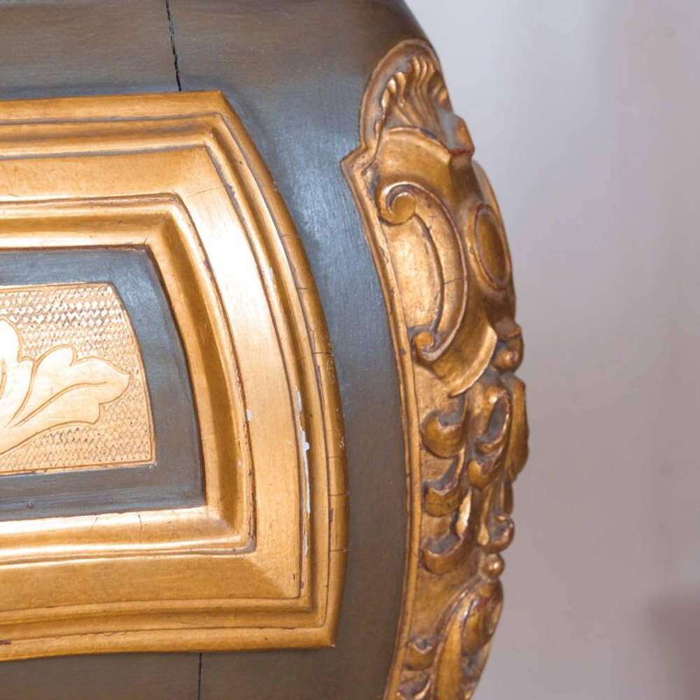 Секретер в дворцовом стиле