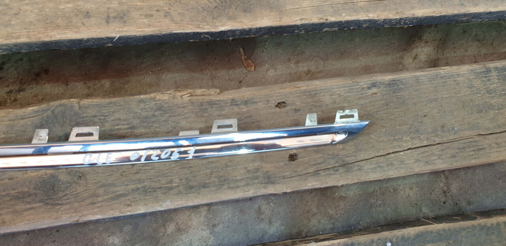 Молдинг решетки радиатора Mercedes GLE (C292) 15-19 Б/У Оригинал A2928880185