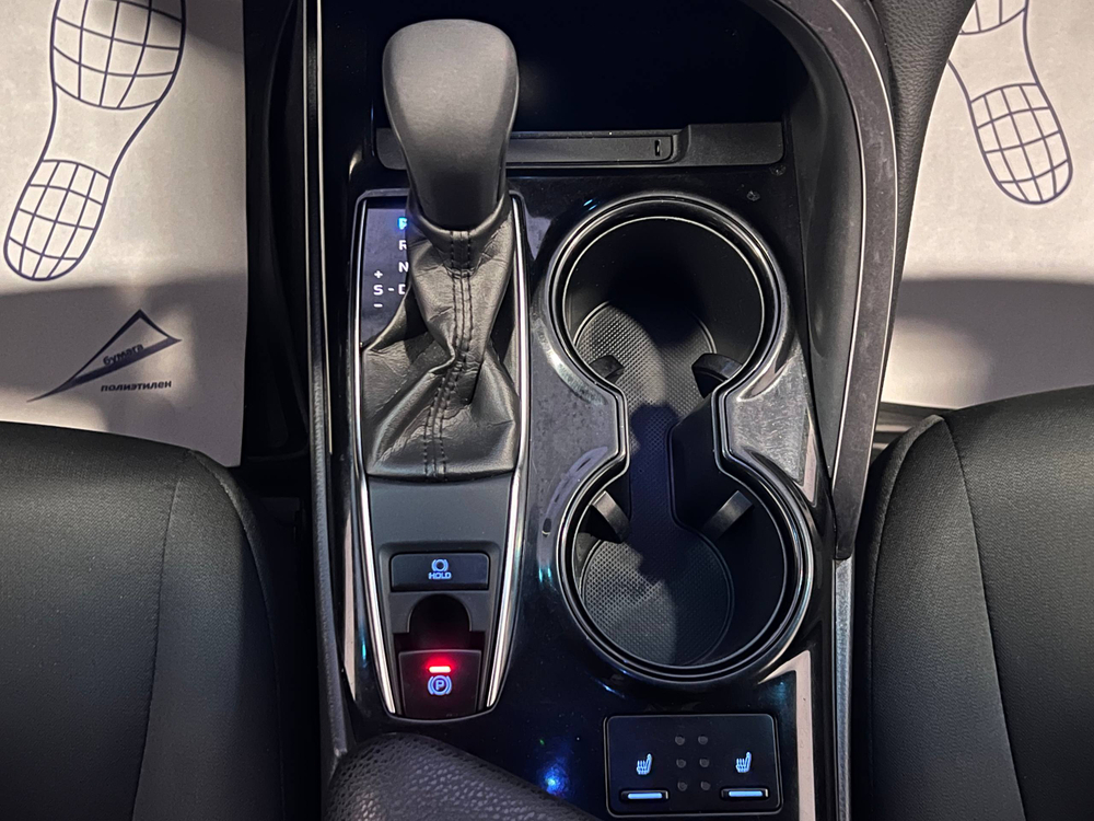 Toyota Camry, 2019 год