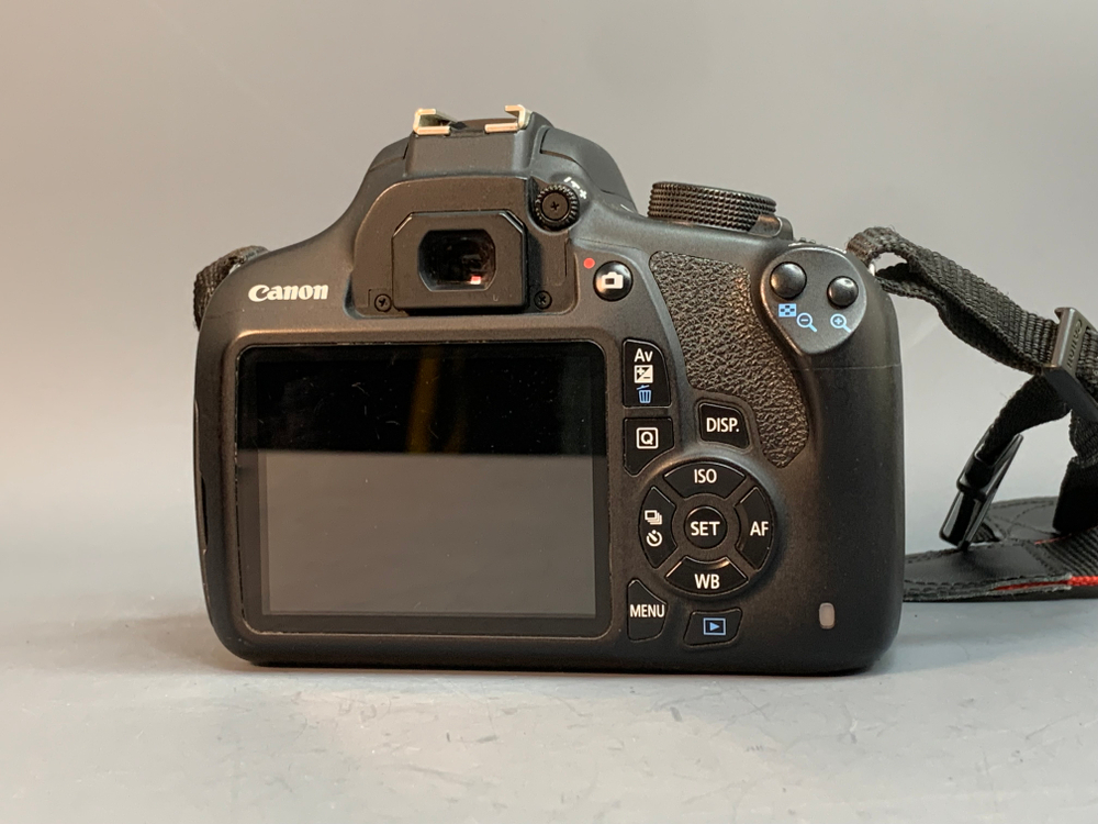 Canon EOS 1200D Body 18.000 кадров