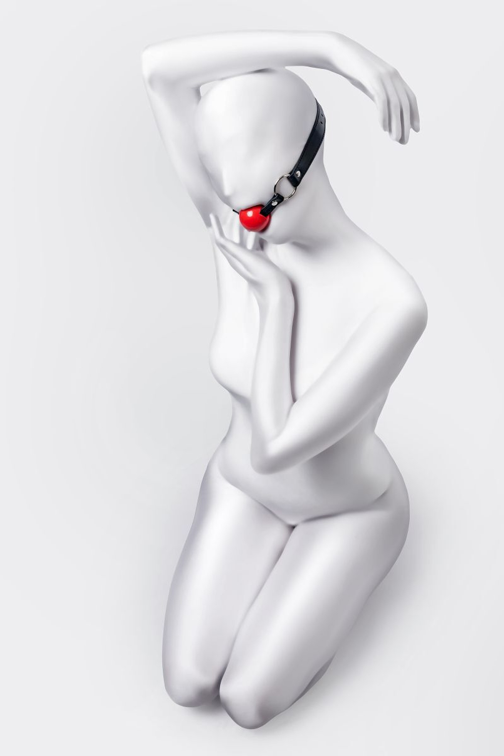 Красный кляп-шар на черных ремешках Anonymo (Цвет: красный с черным)