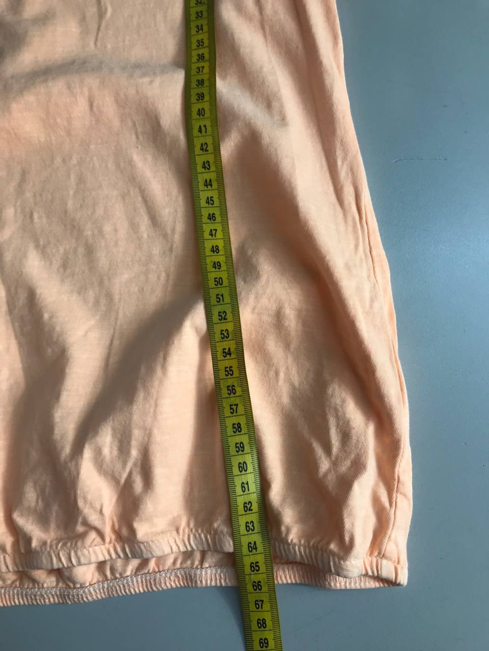 Футболка приятного цвета, визуально 44 размер