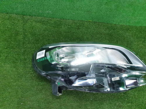 Битая Фара правая Peugeot Traveller (2016-н.в.) галоген