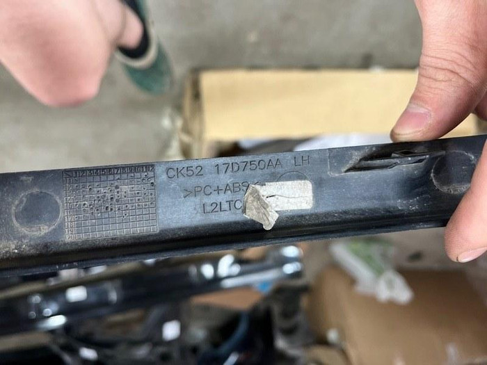 Молдинг переднего бампера левый Range Rover Vogue 4 (2012-2017)