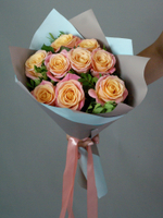 Букет свежих  роз,  9 персиковых роз "Мисс Пигги" длина 50 см Россия(Большой бутон)