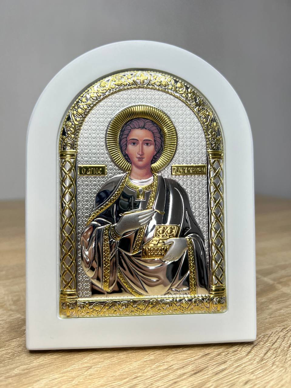 Пантелеймон, икона арочная, белое дерево 105х140