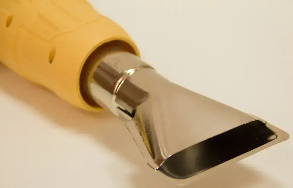 Фен промышленный-строительный Partnertool PHG2000SET, 2кВт, 2 режима 300-600С, 500л/мин, 6 насадок, КЕЙС