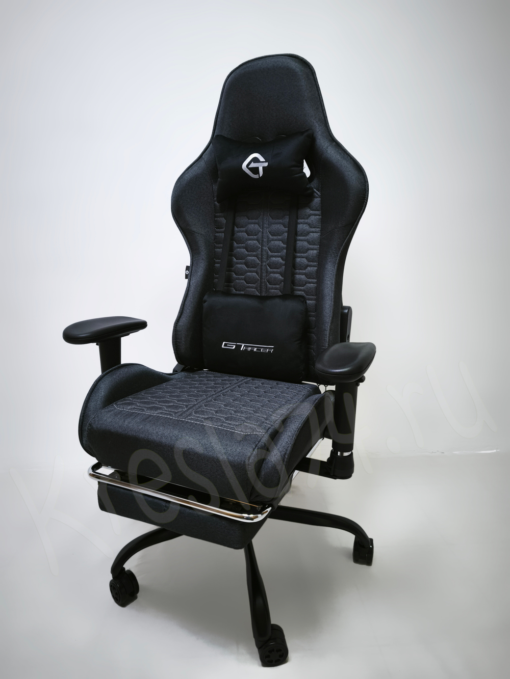 Геймерское кресло из ткани. Серое