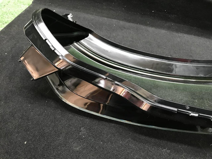 Стекло фары правое LR Discovery Sport (2019-н.в.)