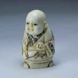 Нэцкэ Мальчик с узелком и персиком