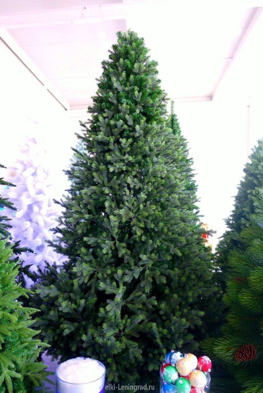 Большая елка с гирляндой «Сказочная» светодинамическая (литая+пвх) 4,5 м