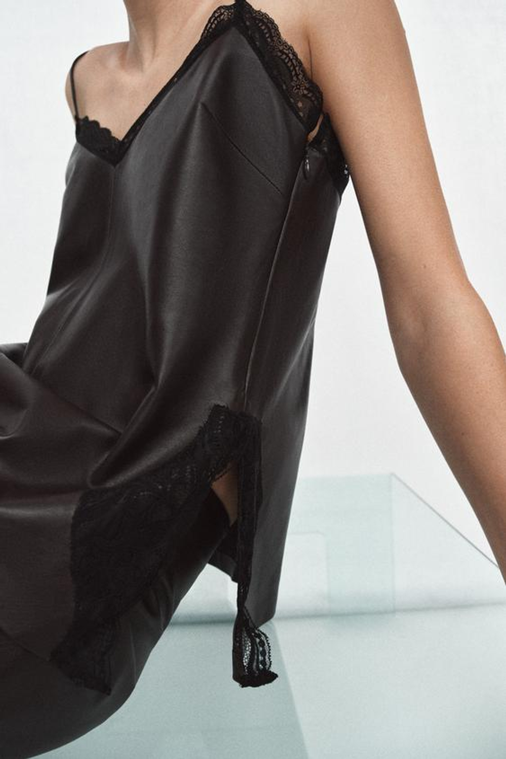 ZARA ЮБКА ИЗ 100% КОЖИ С КРУЖЕВОМ — ZW COLLECTION LIMITED EDITION, БОРДОВЫЙ