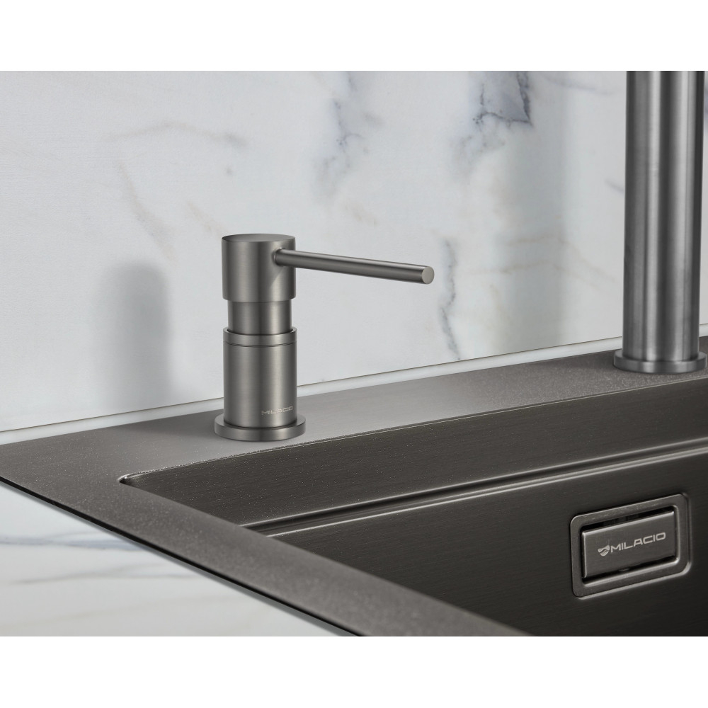 Дозатор для жидкого мыла Milacio Ultra 935 MCU.935.GM, вороненая сталь